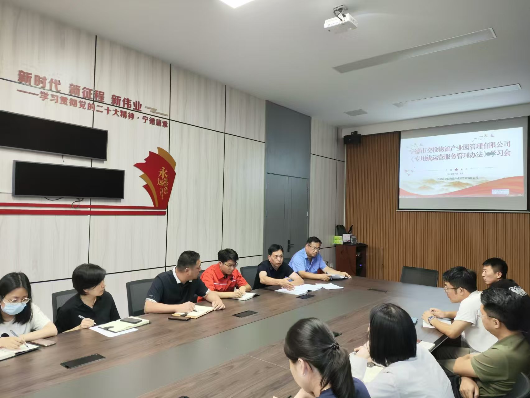 福州鐵路物流中心寧德鐵路物流營業(yè)部領(lǐng)導(dǎo)深入寧德陸港開展愛車宣傳活動(dòng)，張長明拍攝.jpg